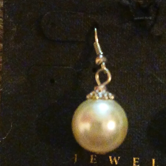 Traci Lynn, faux pearl drop earrings, silver dangling with small plastic backing - Picture 3 of 3